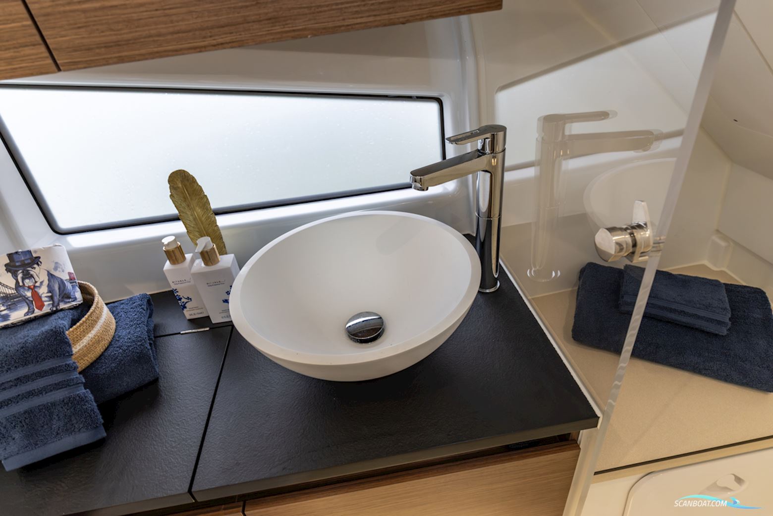 DELPHIA YACHTS 10 Lounge Electric DEMO, direct verkrijgbaar en vaarklaar. (PRIJSVERLAGING!!)