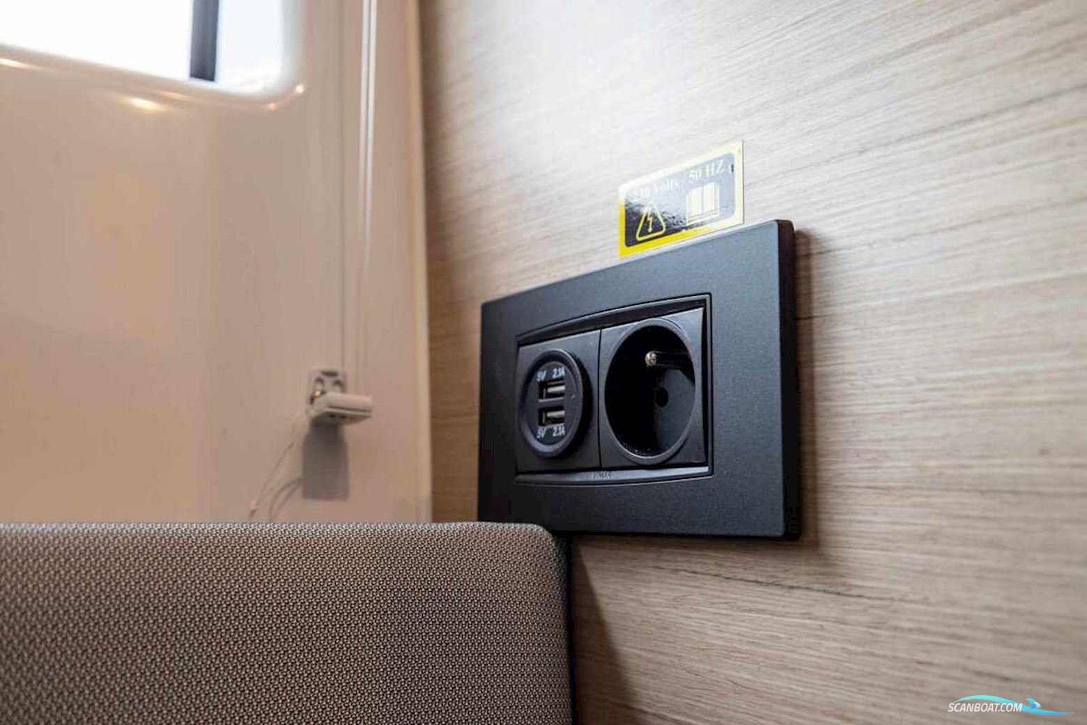 DELPHIA YACHTS 10 LoungeTop Electric DEMO, direct leverbaar