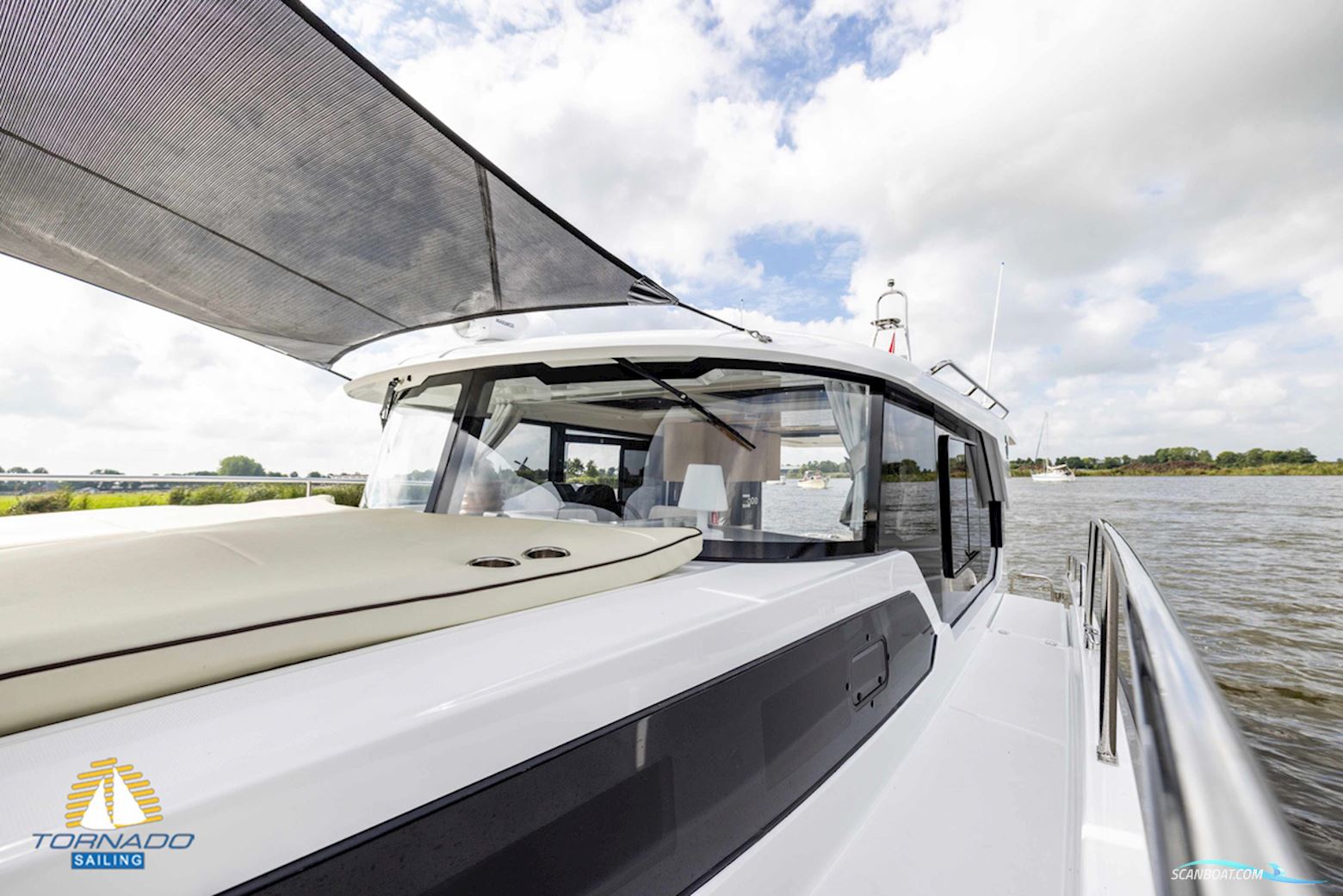 DELPHIA YACHTS 10 Sedan Electric