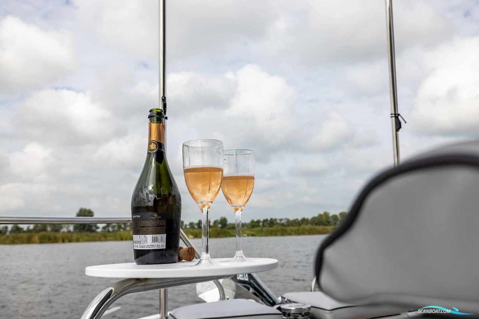 DELPHIA YACHTS 11 Sedan Electric