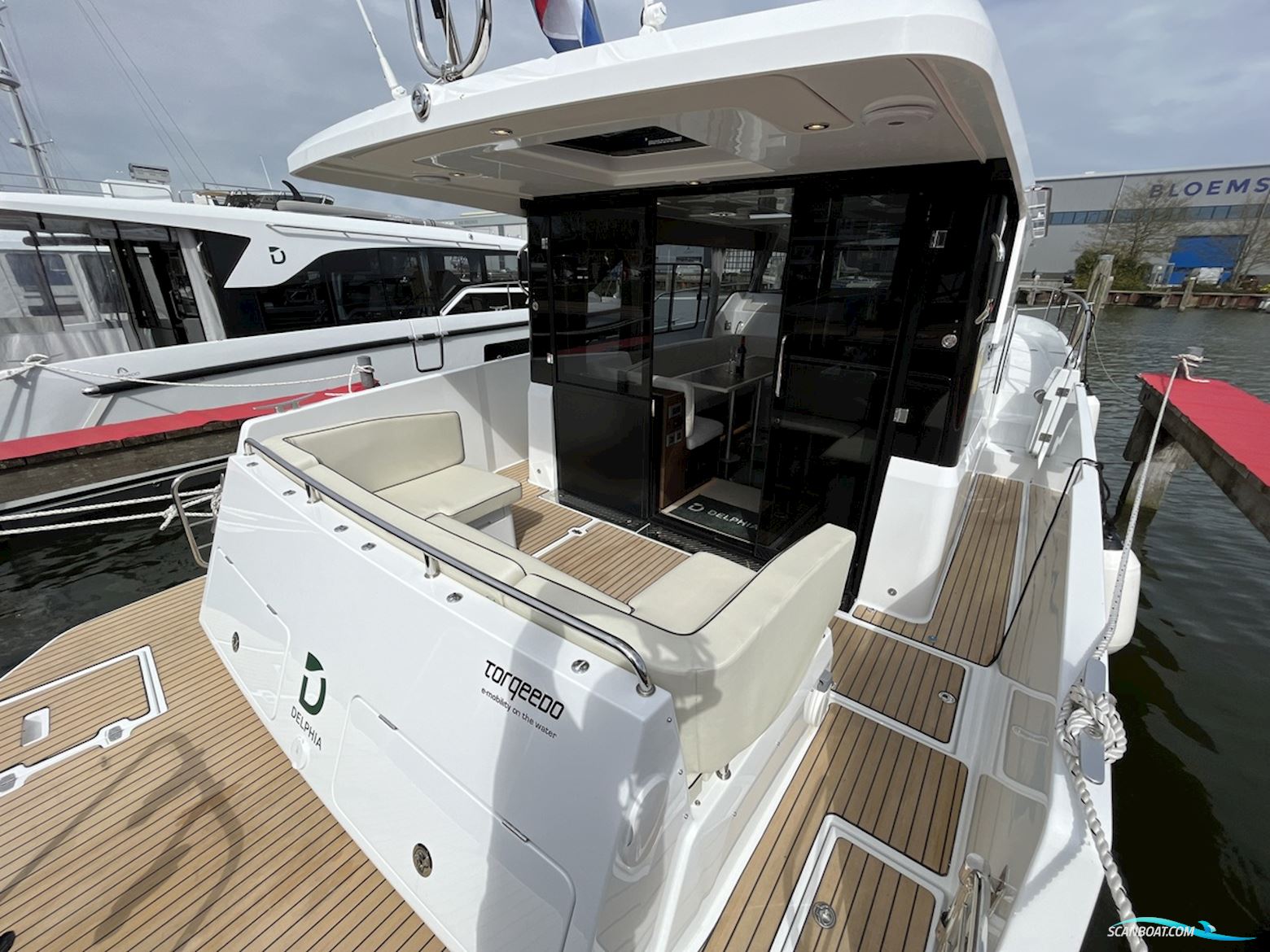 DELPHIA YACHTS 11 Sedan