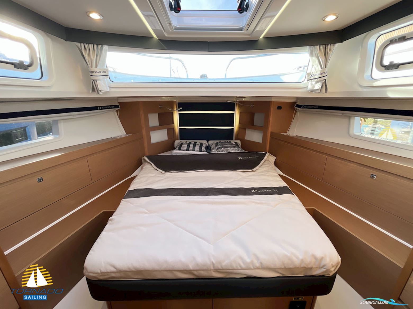 DELPHIA YACHTS 12 Flylounge