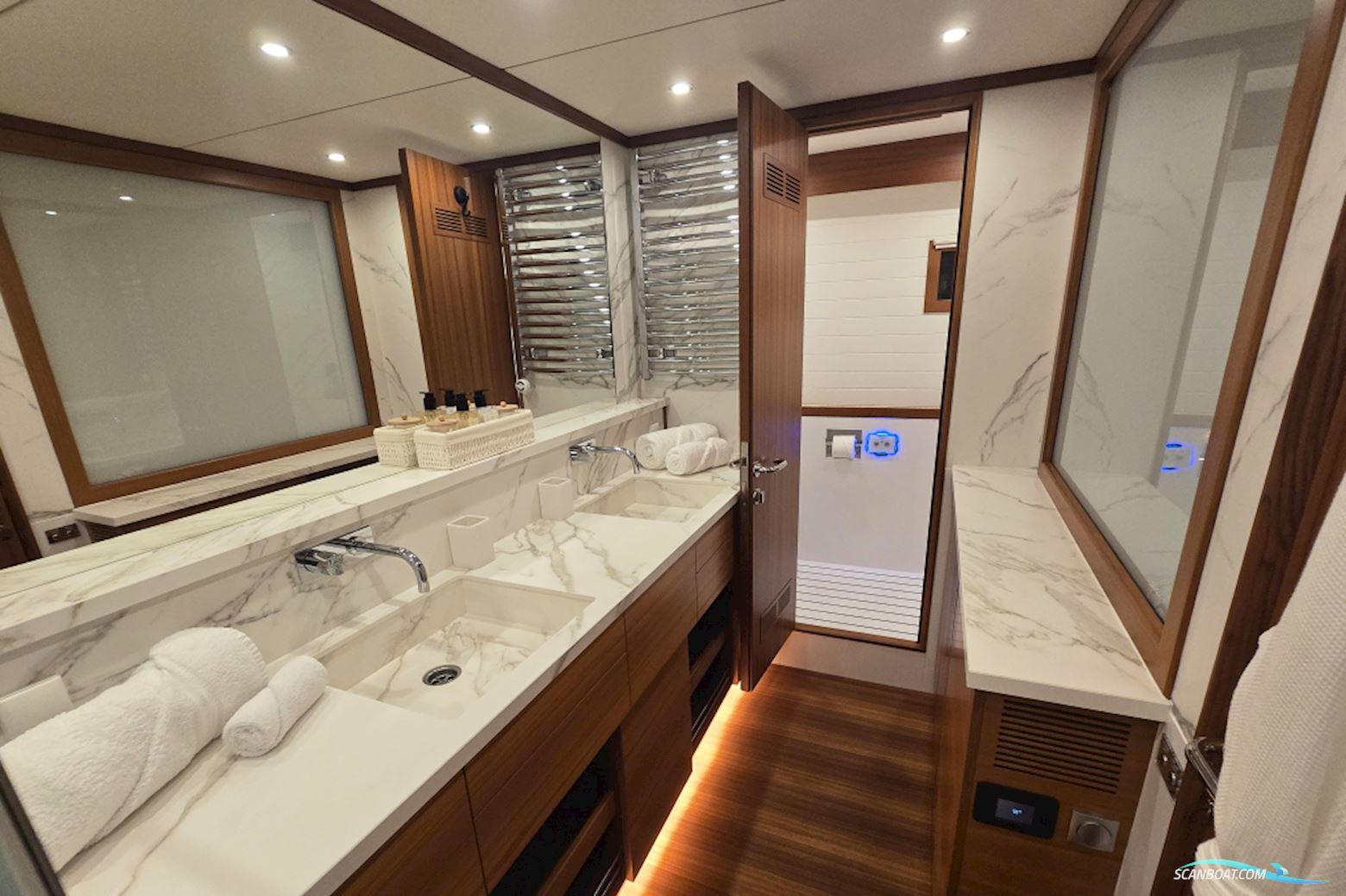 Delta Powerboats 88 Carbon