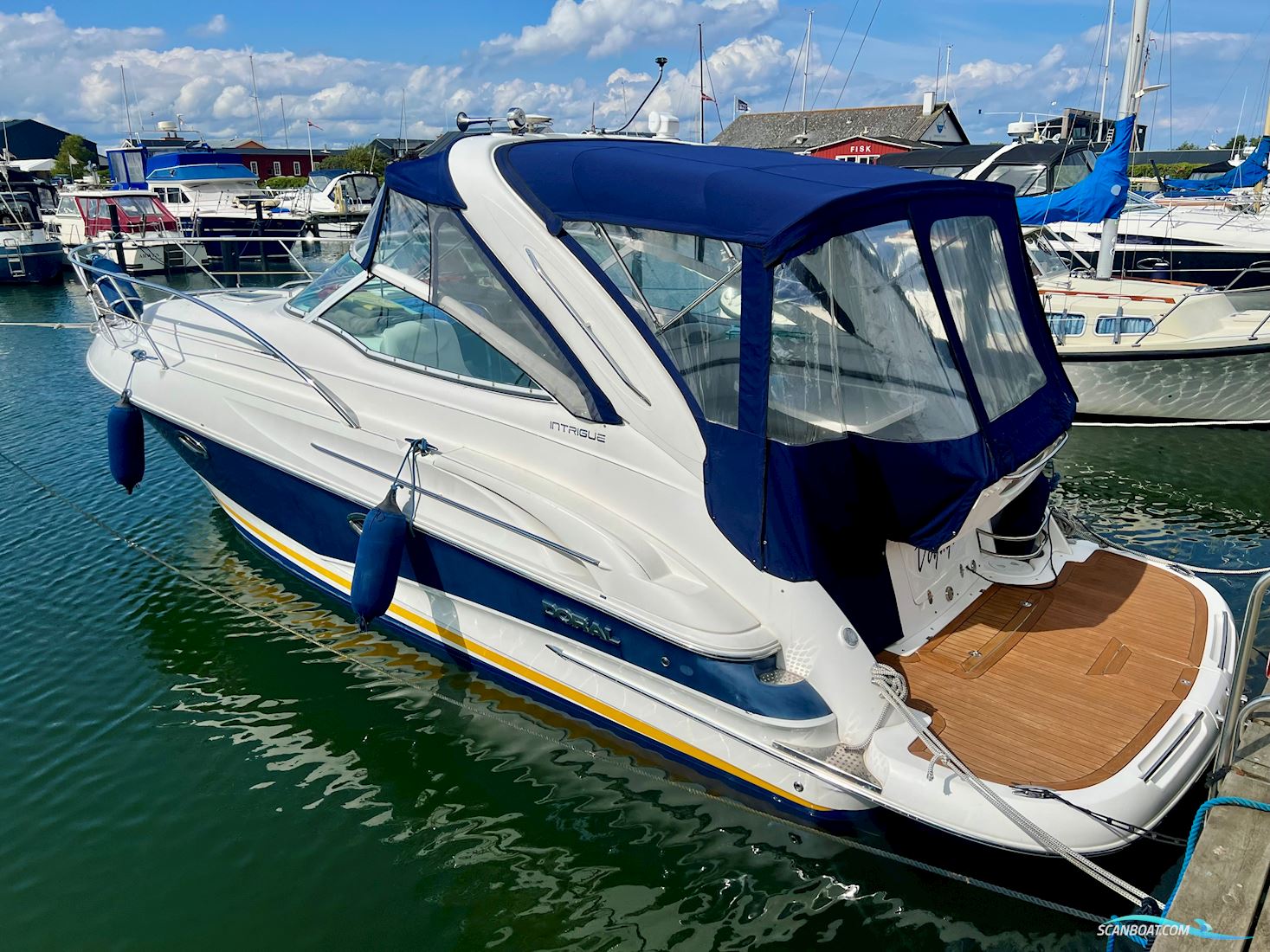 Doral Intrigue Motorboten 2006, met 2 x Volvo Penta D4-260 motor, Denemarken