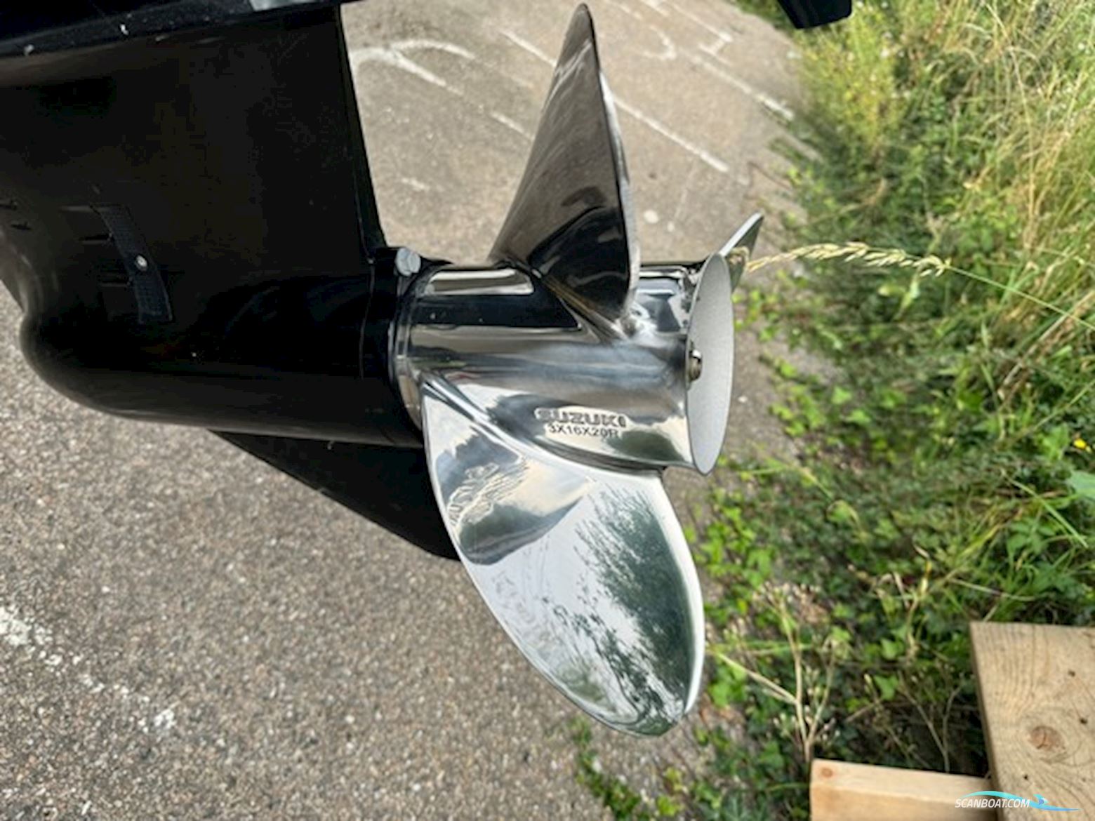 Drago 665 Comfortline Suzuki 200 HK