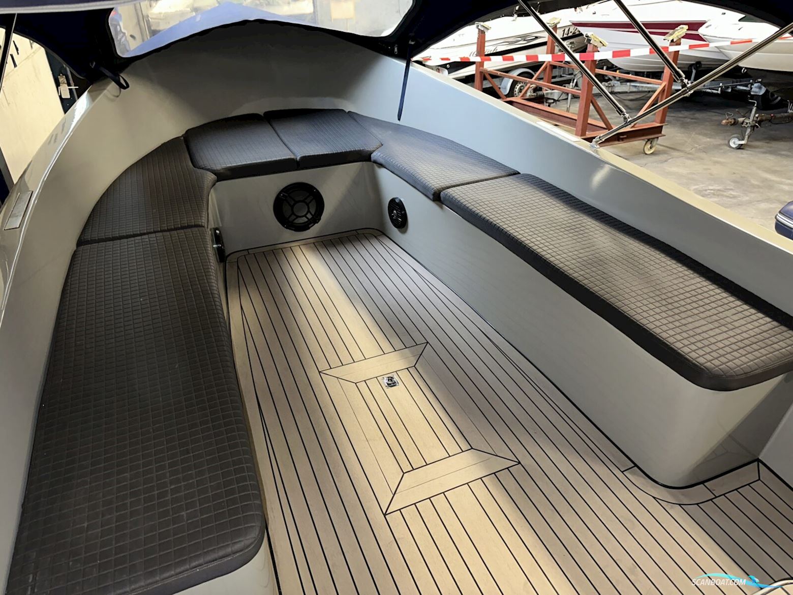 Dutch Steel Sloep 740