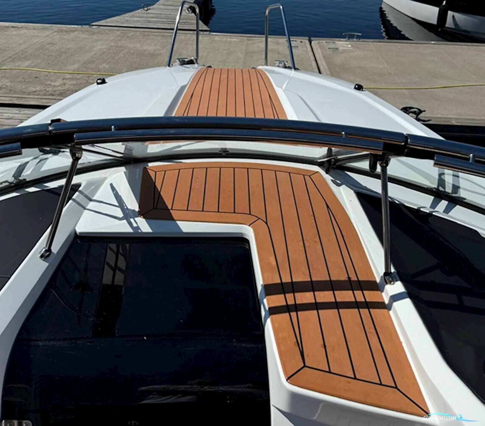 Eker Design AS Silver Raptor DCz