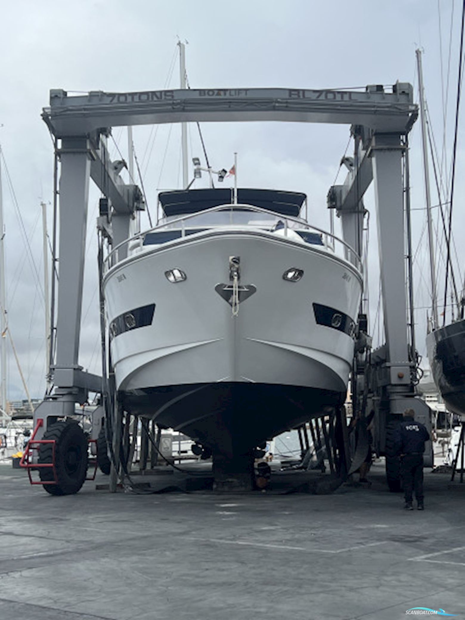 Elegance 70 Flybridge