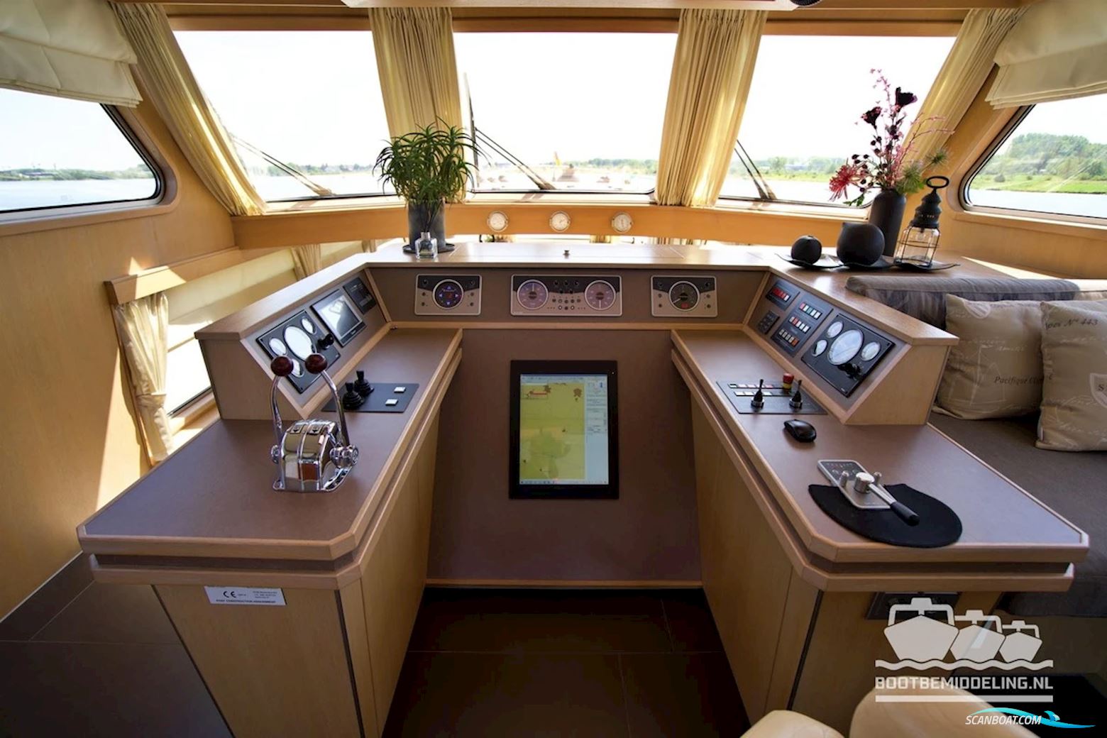Euroship 1900 Pilothouse