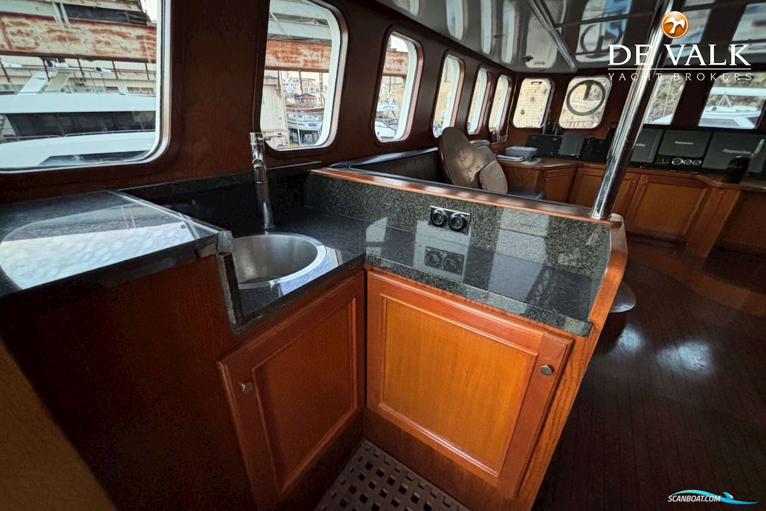 Expedition Vessel Long Range 29M