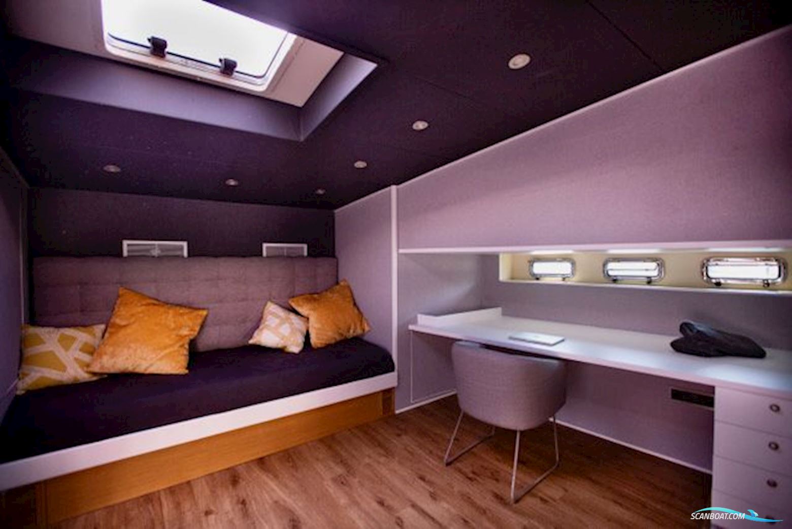 EXPLORER YACHT 92 Pro 50 PAX