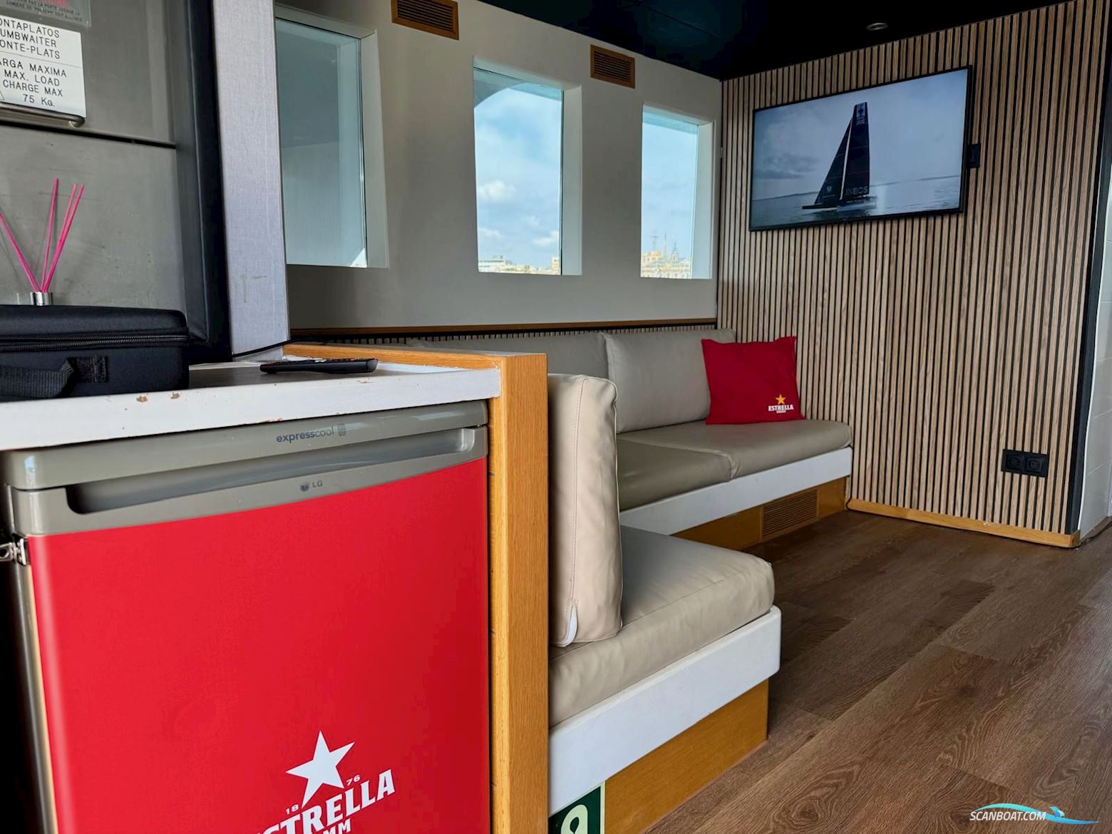 EXPLORER YACHT 92 Pro 50 PAX