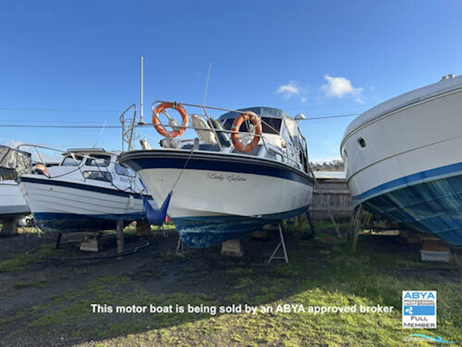Fairline 32 Phantom Motorboten 1982, met Volvo AQ200D motor, United Kingdom