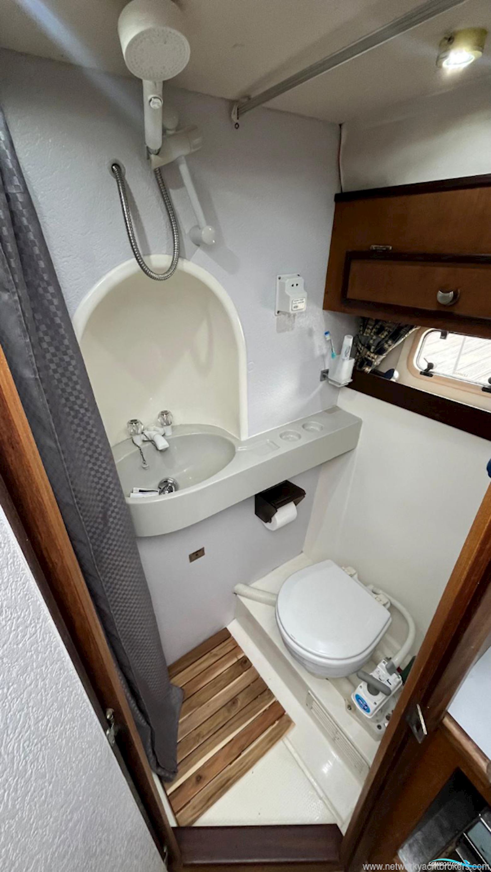 Fairline Corniche