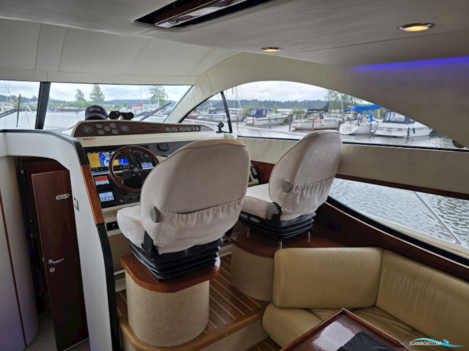 Fairline Phantom 43 Fly