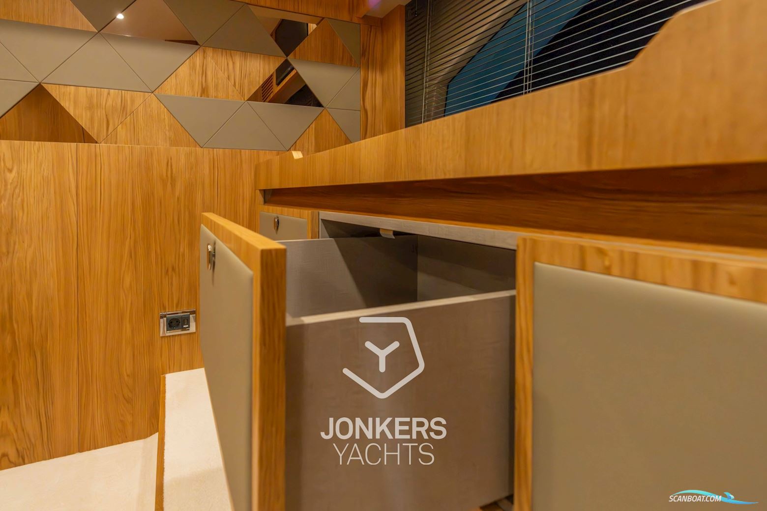 Fairline Targa 45 GT- MODEL 2025 WITH OAK SATIN TIMBER