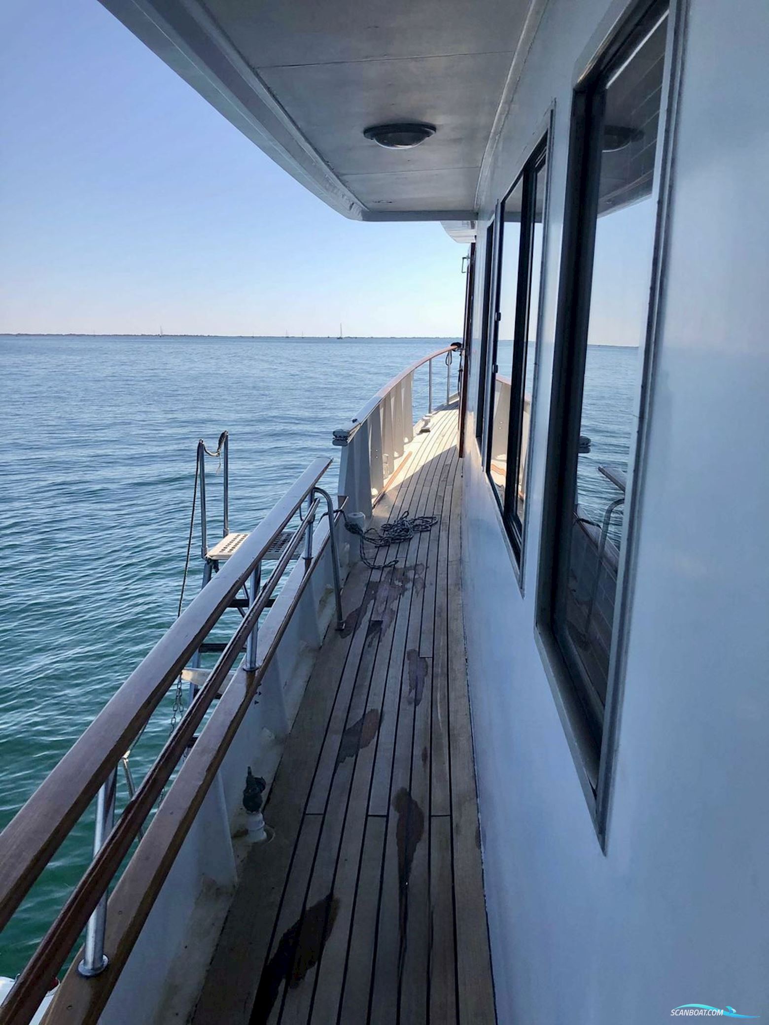 Feadship 18.50