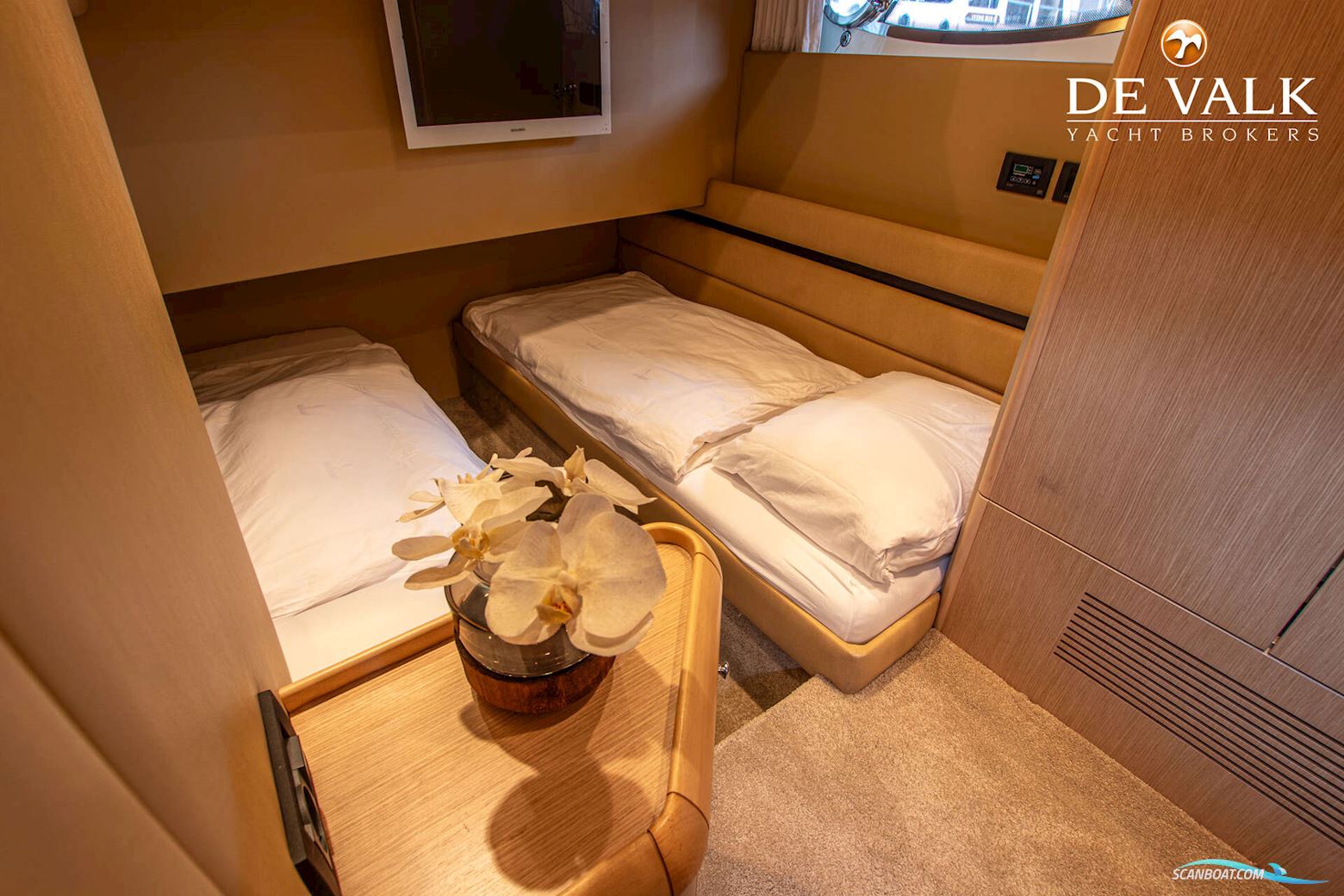 Ferretti 550