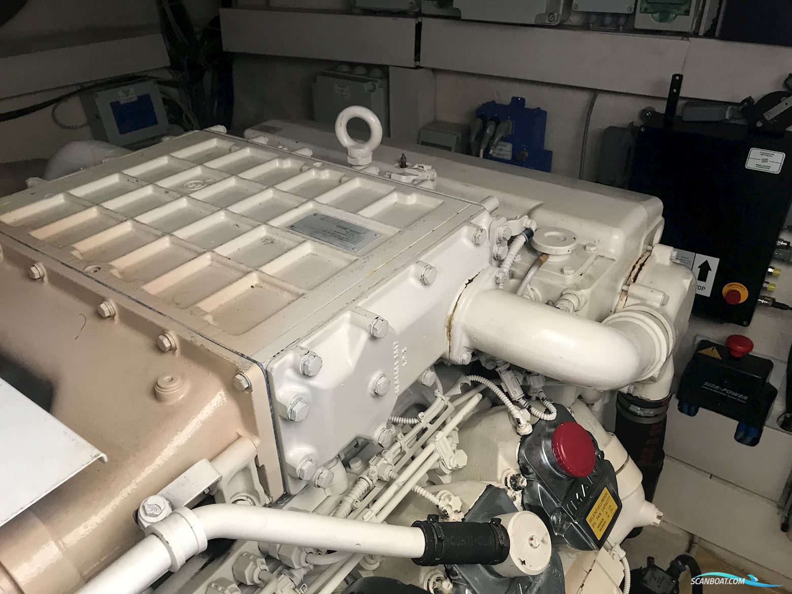 Ferretti 592