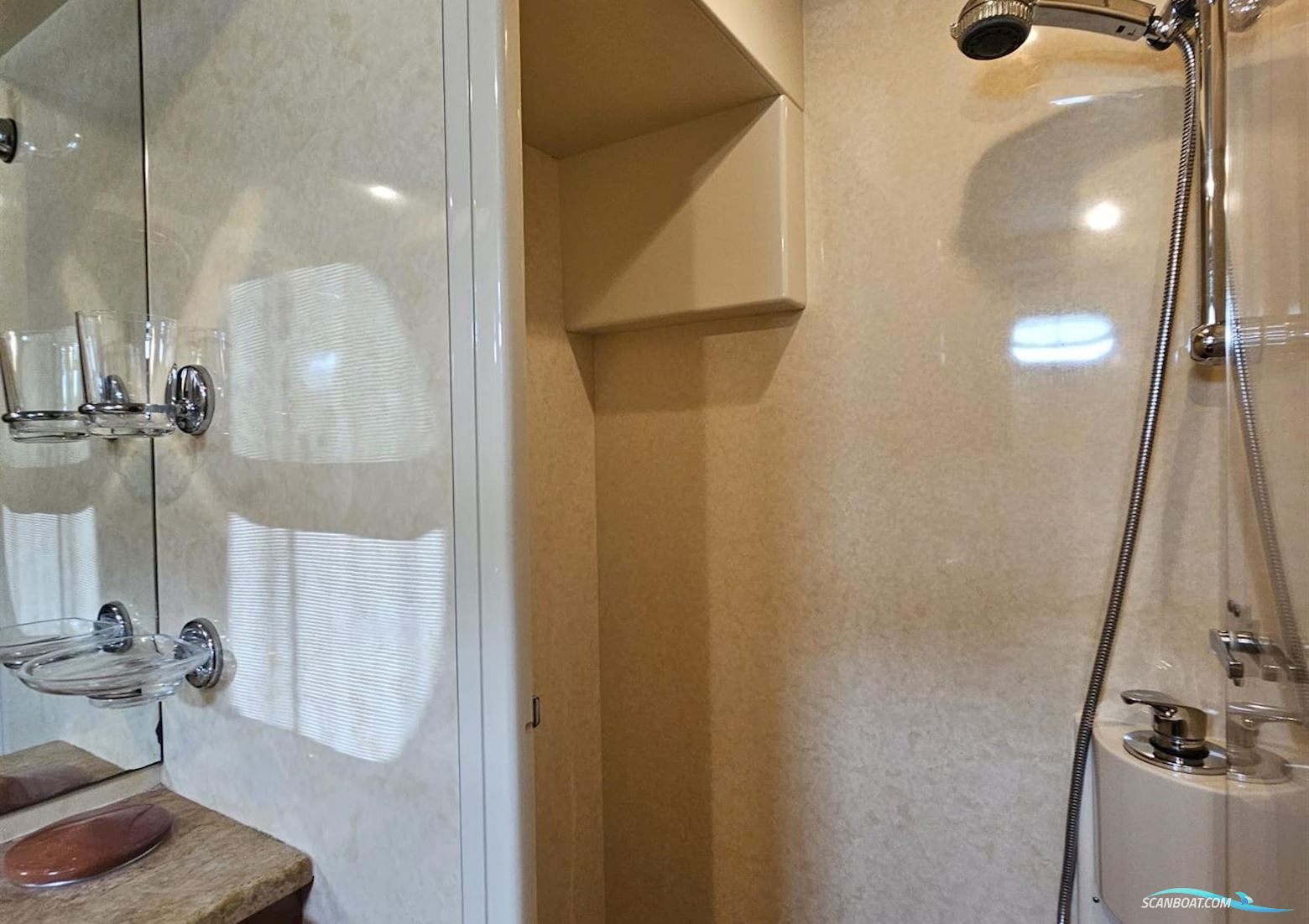 Ferretti 68