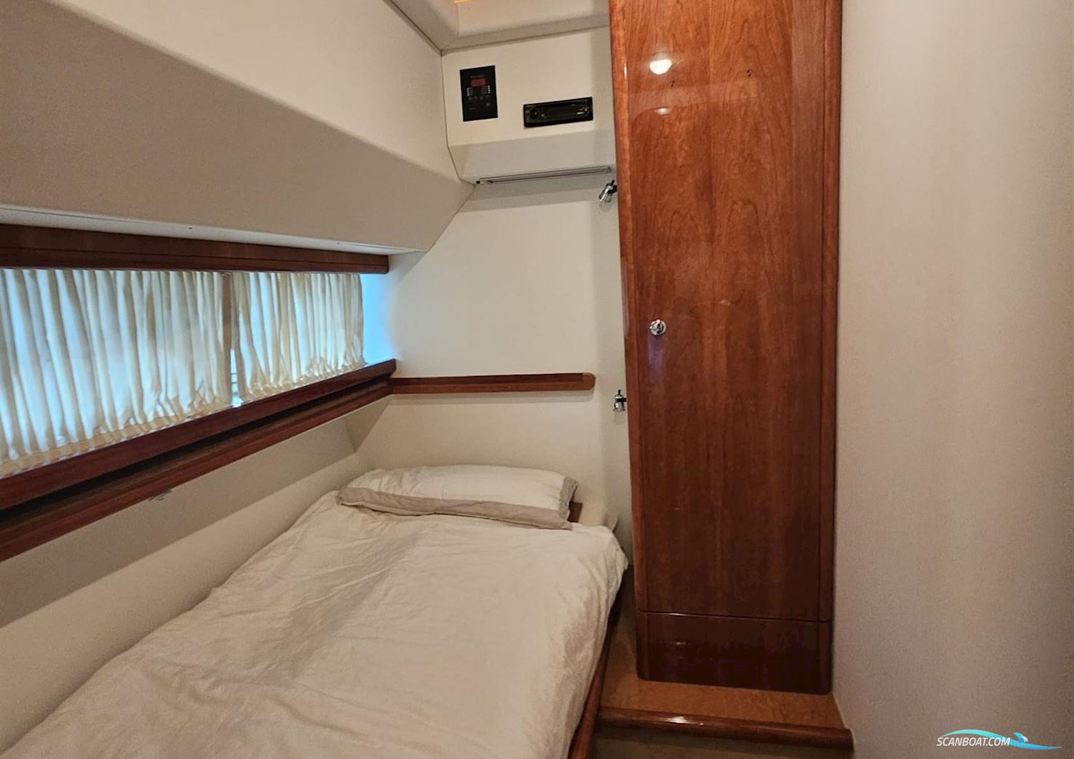 Ferretti 68