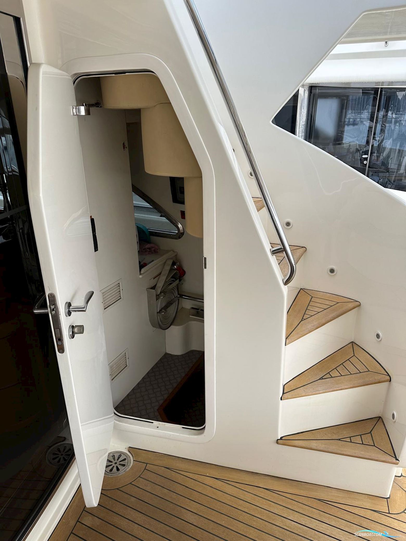 Ferretti Custom LINE 94