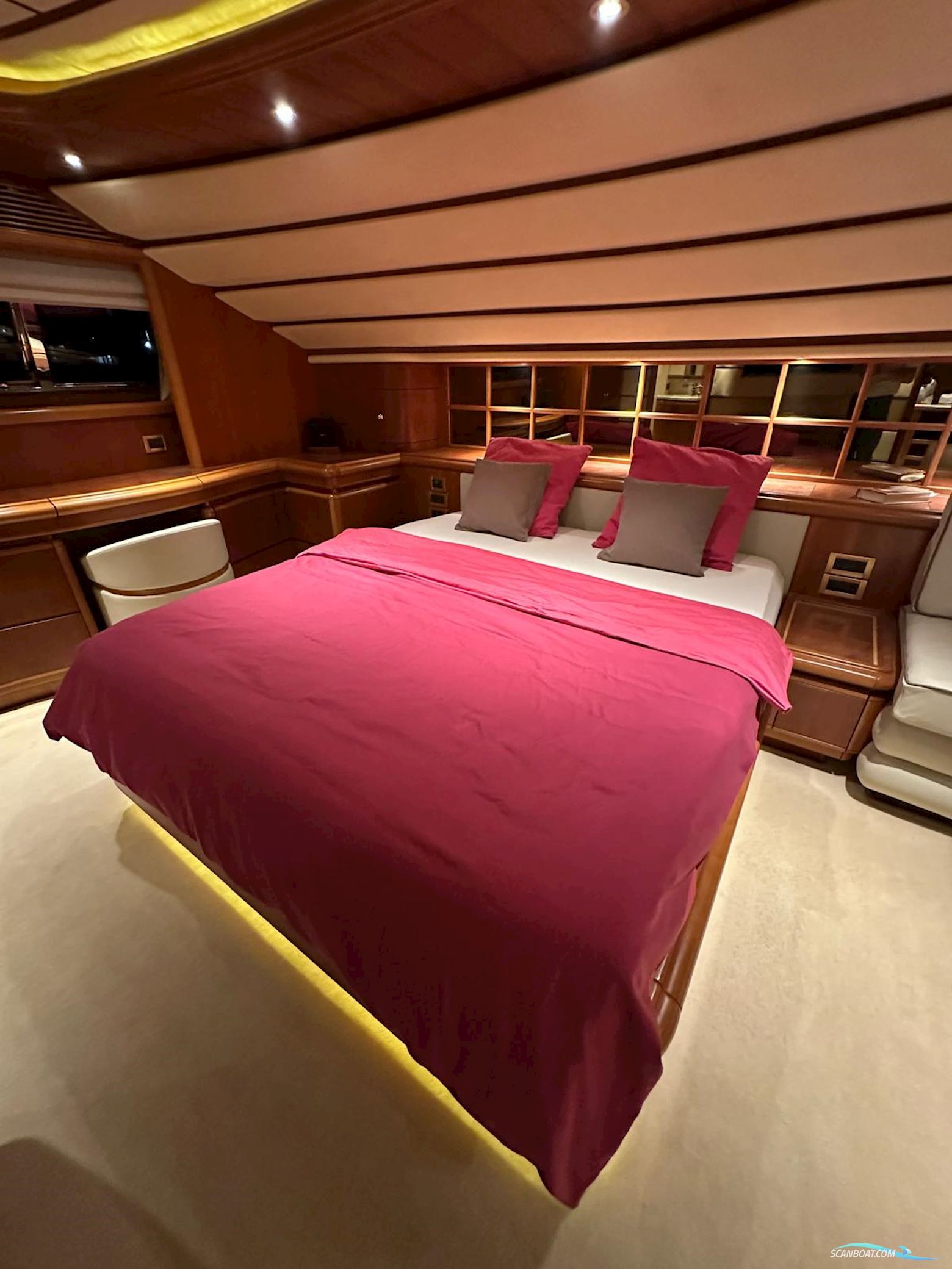 Ferretti Custom LINE 94