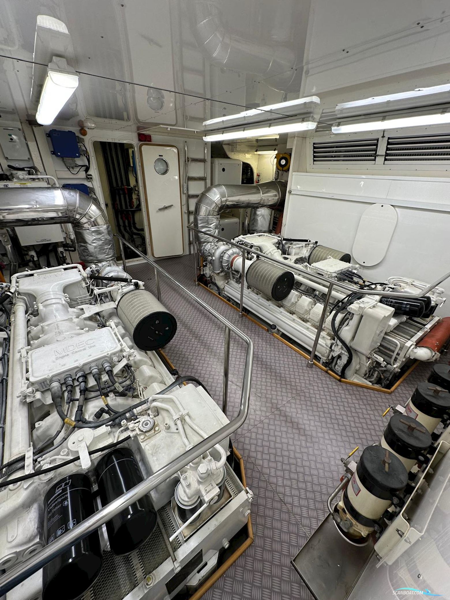 Ferretti Custom LINE 94