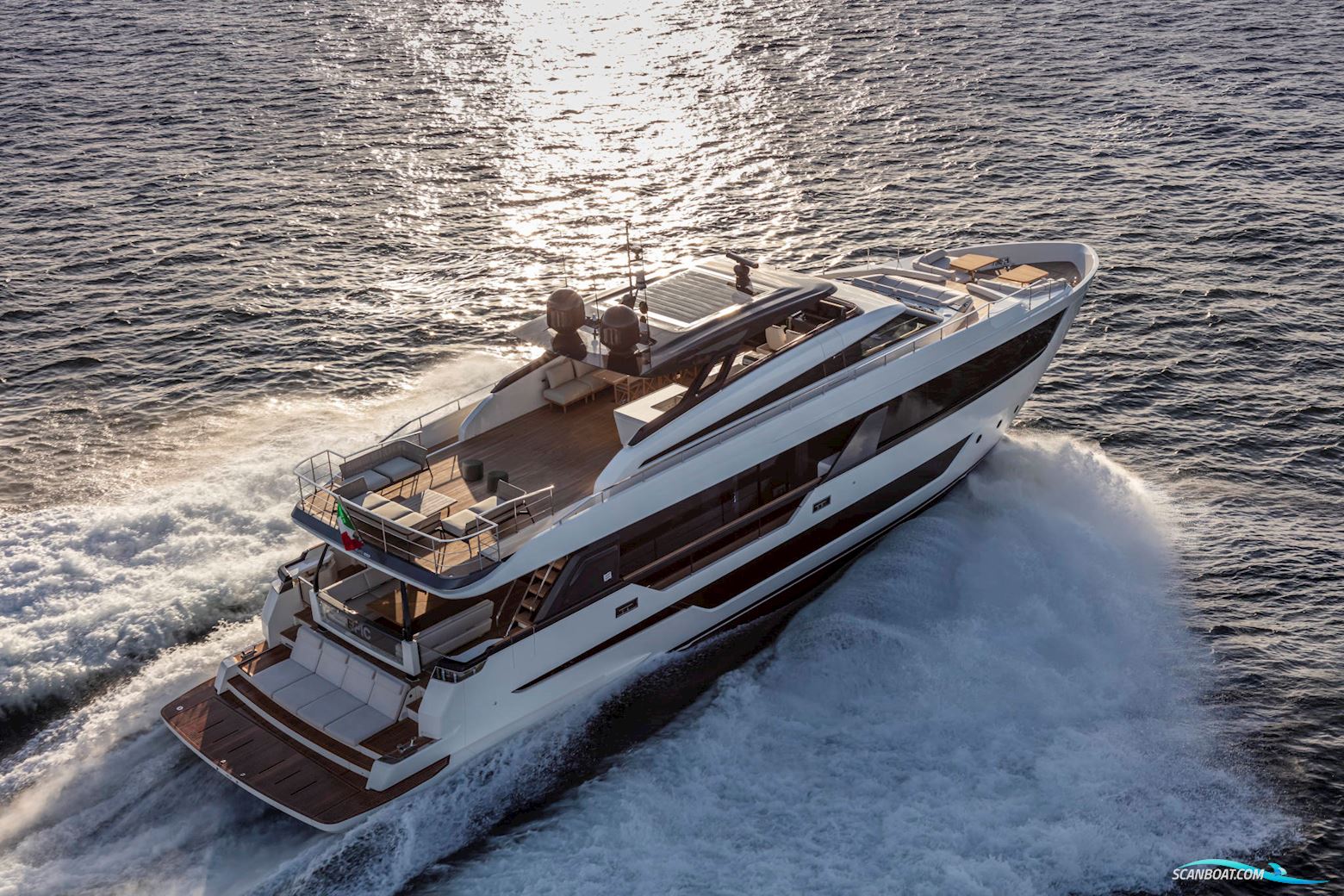 Ferretti Yachts 1000