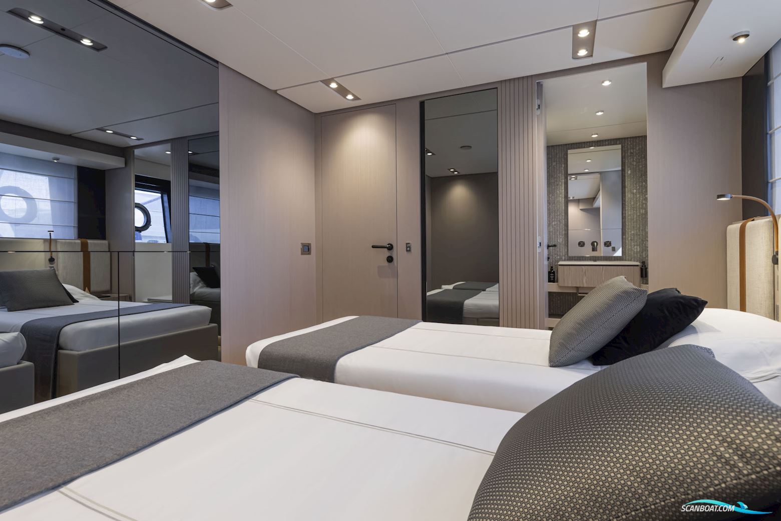 Ferretti Yachts 1000