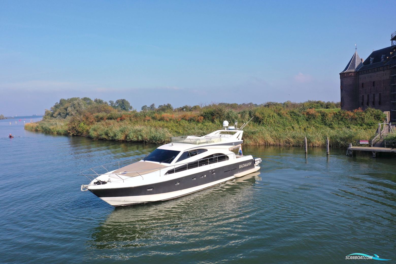 Ferretti Yachts 530