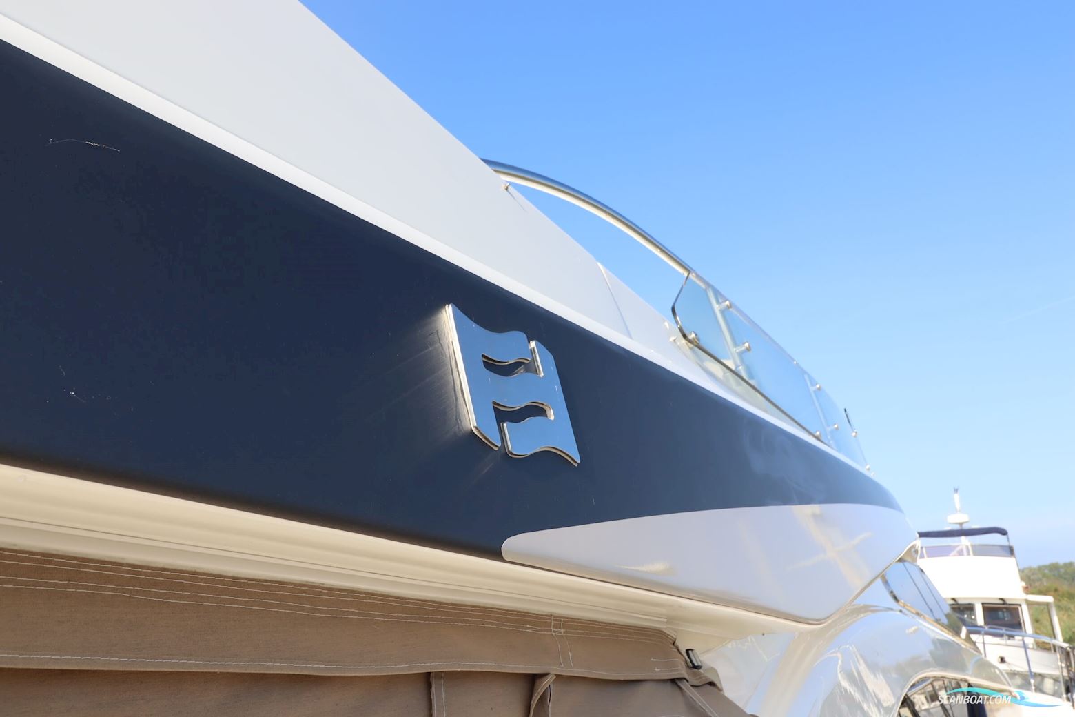 Ferretti Yachts 530