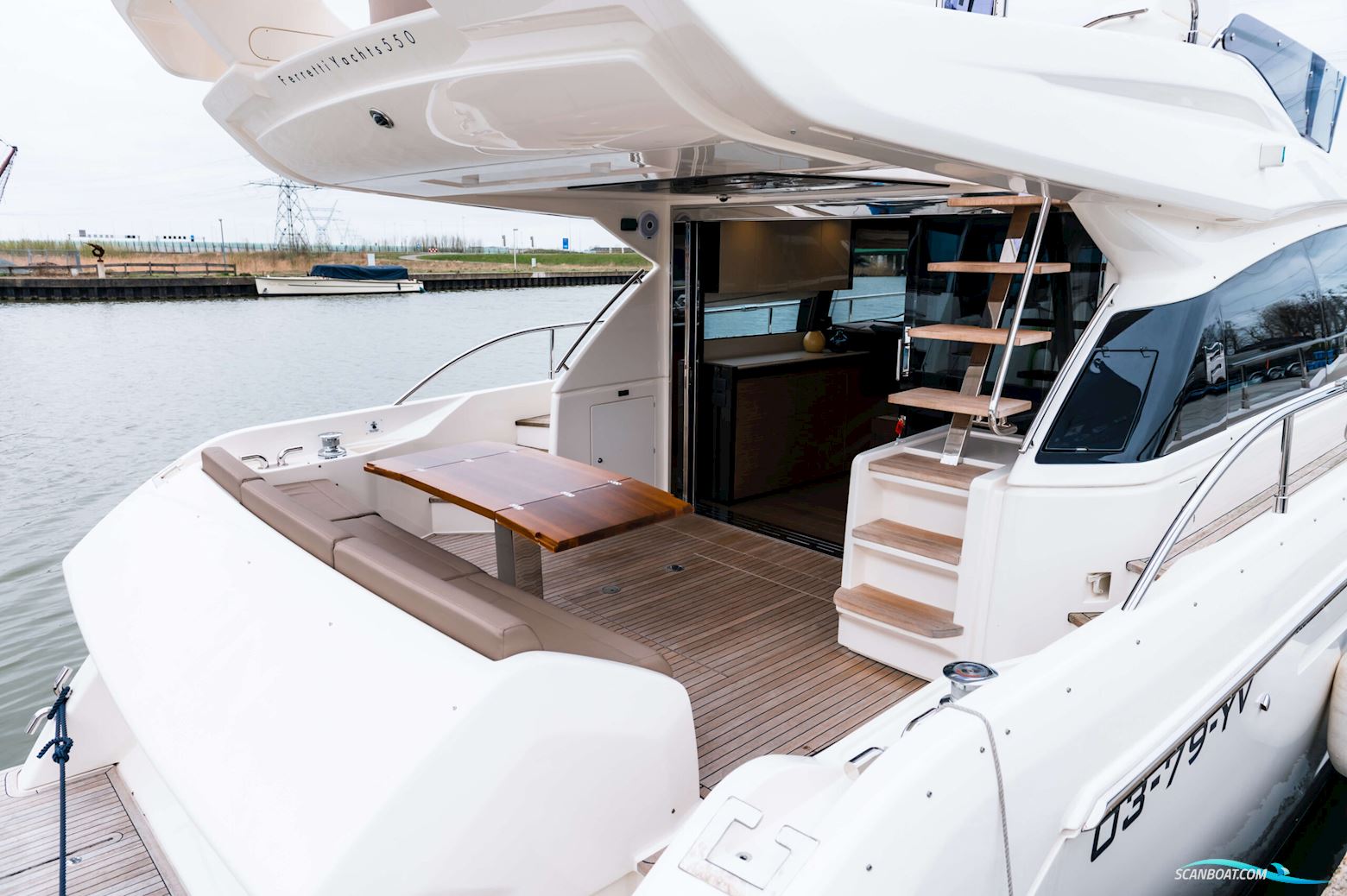Ferretti Yachts 550