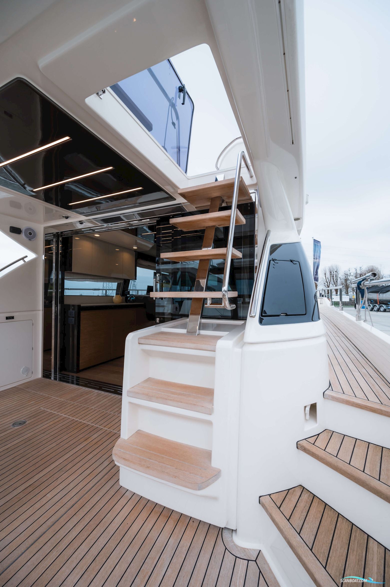 Ferretti Yachts 550