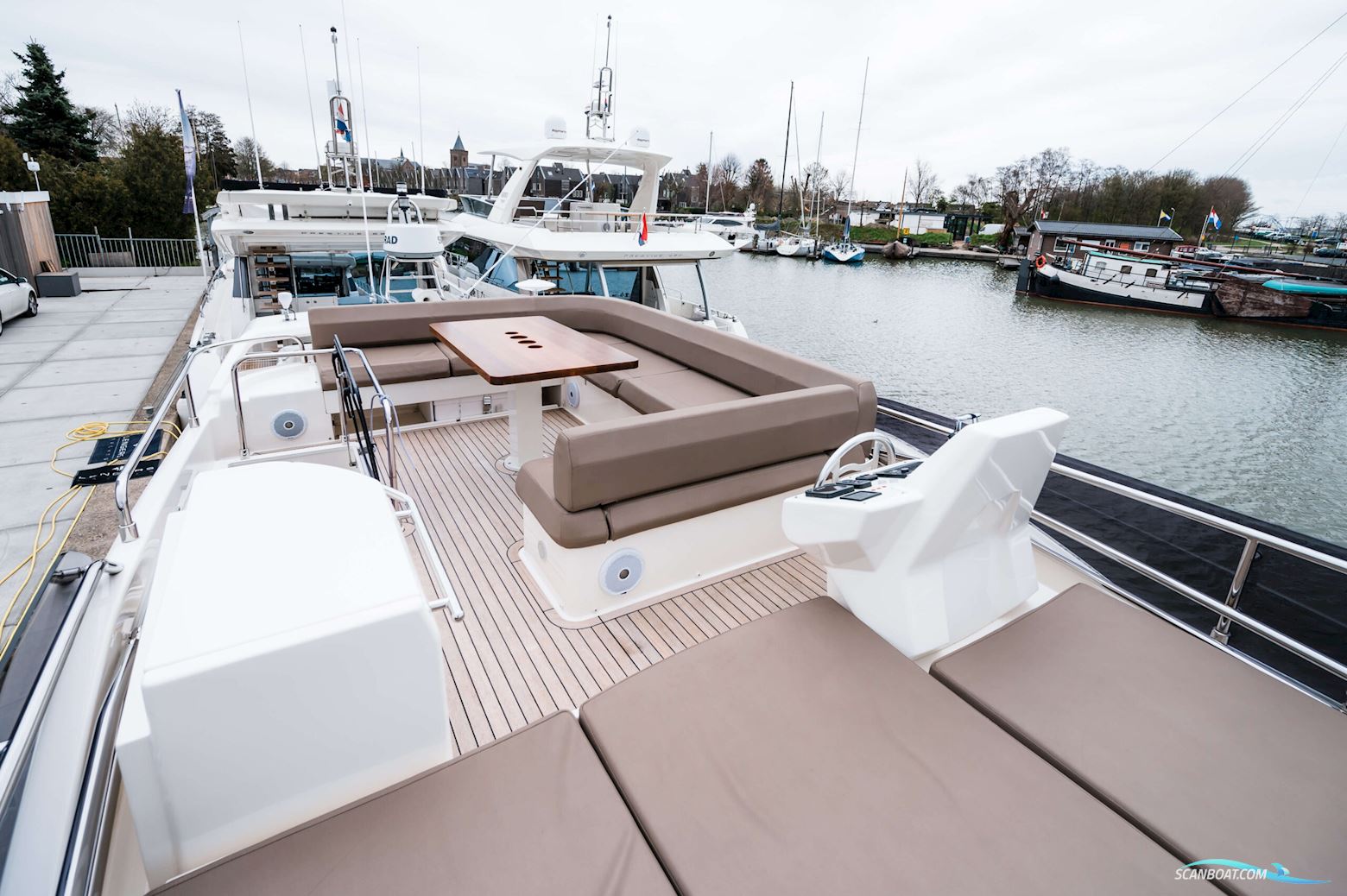 Ferretti Yachts 550