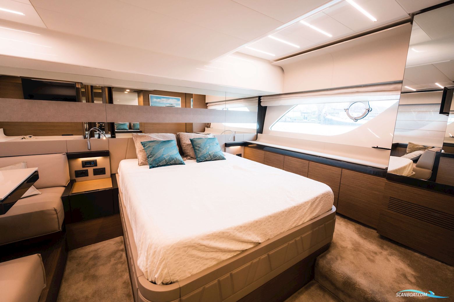 Ferretti Yachts 550