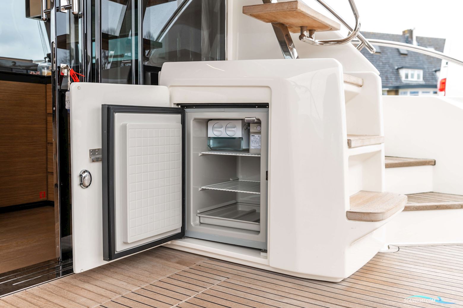 Ferretti Yachts 550