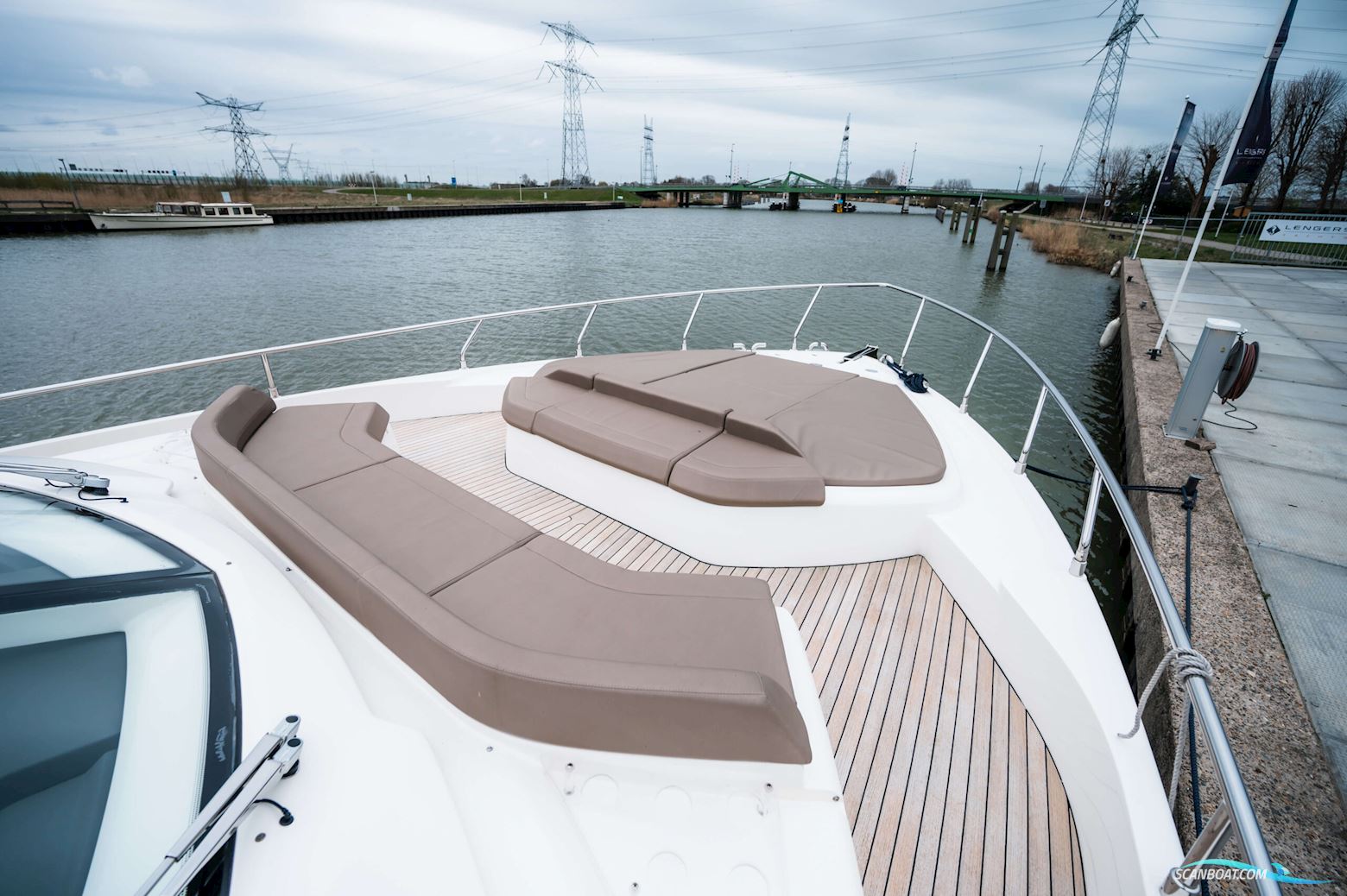 Ferretti Yachts 550