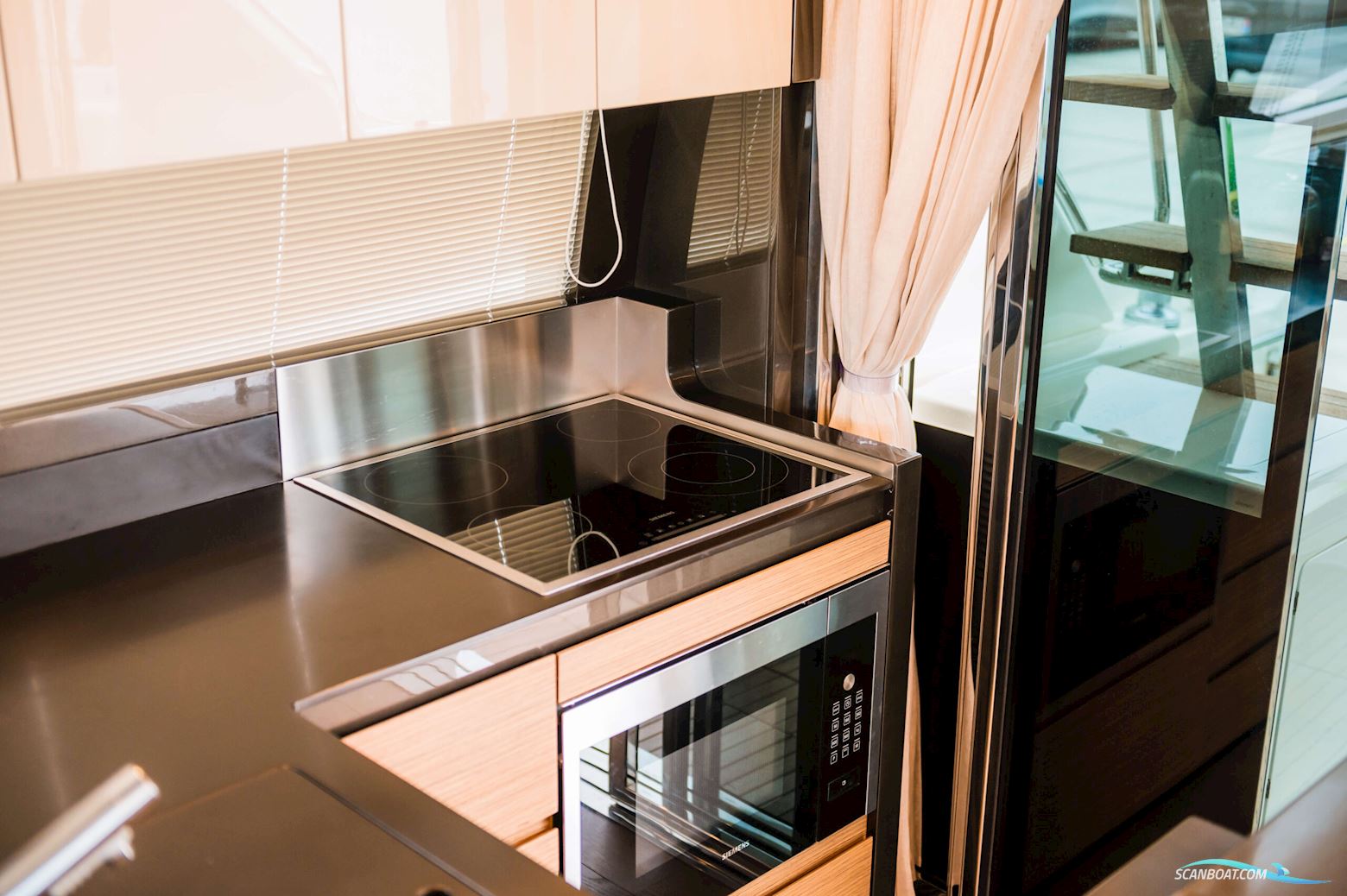Ferretti Yachts 550