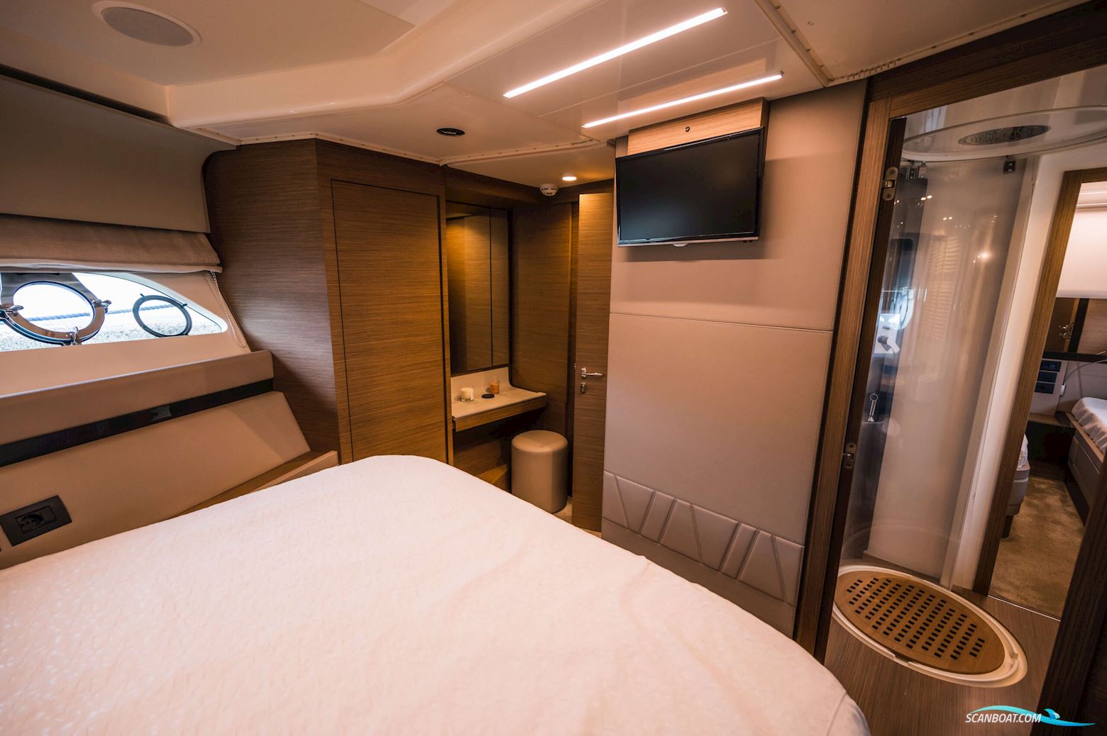 Ferretti Yachts 550
