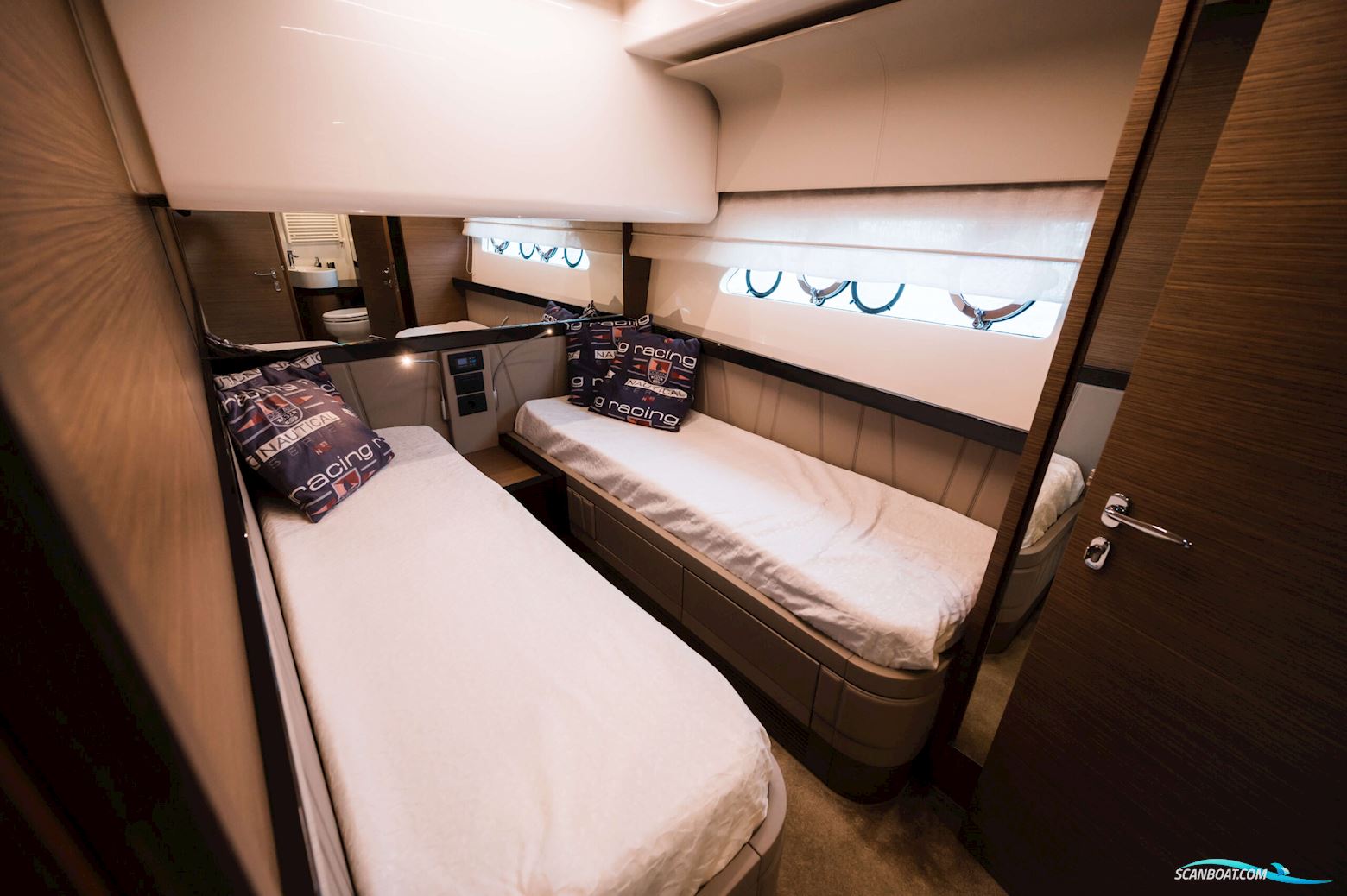 Ferretti Yachts 550