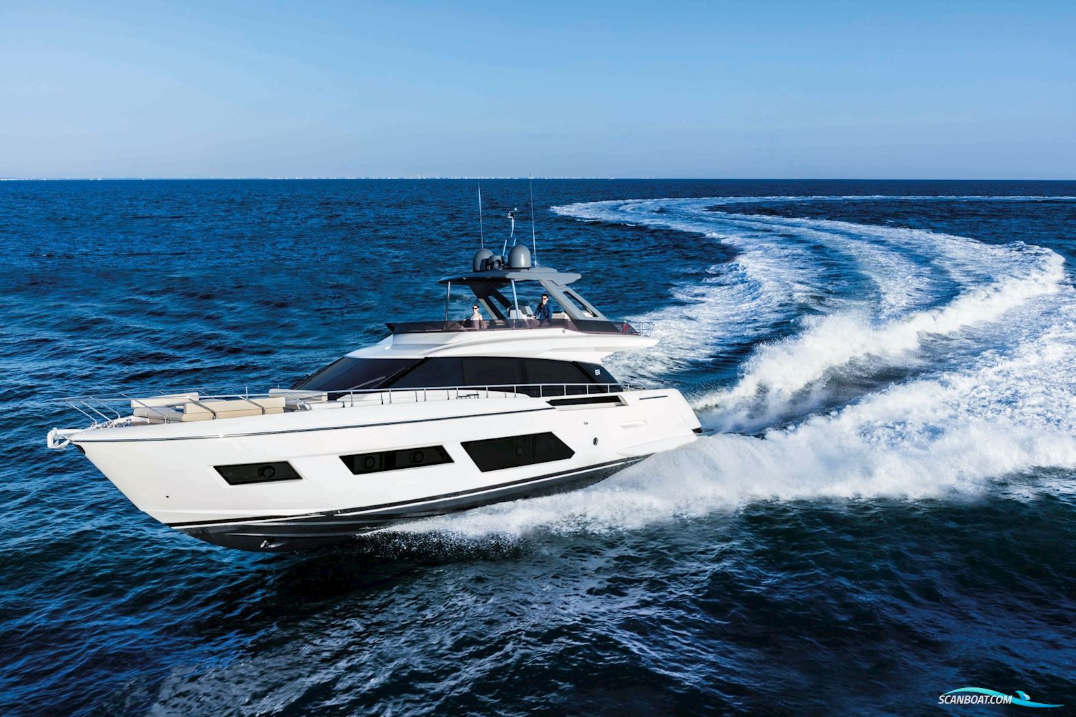 Ferretti Yachts 670