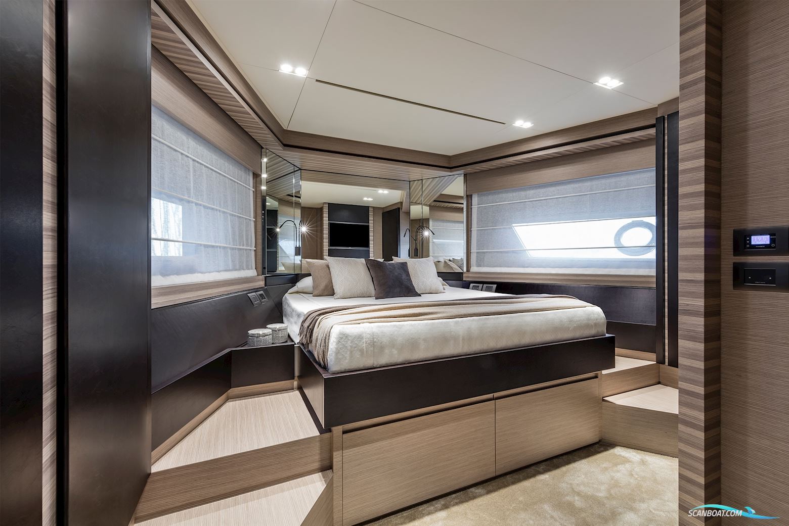 Ferretti Yachts 670