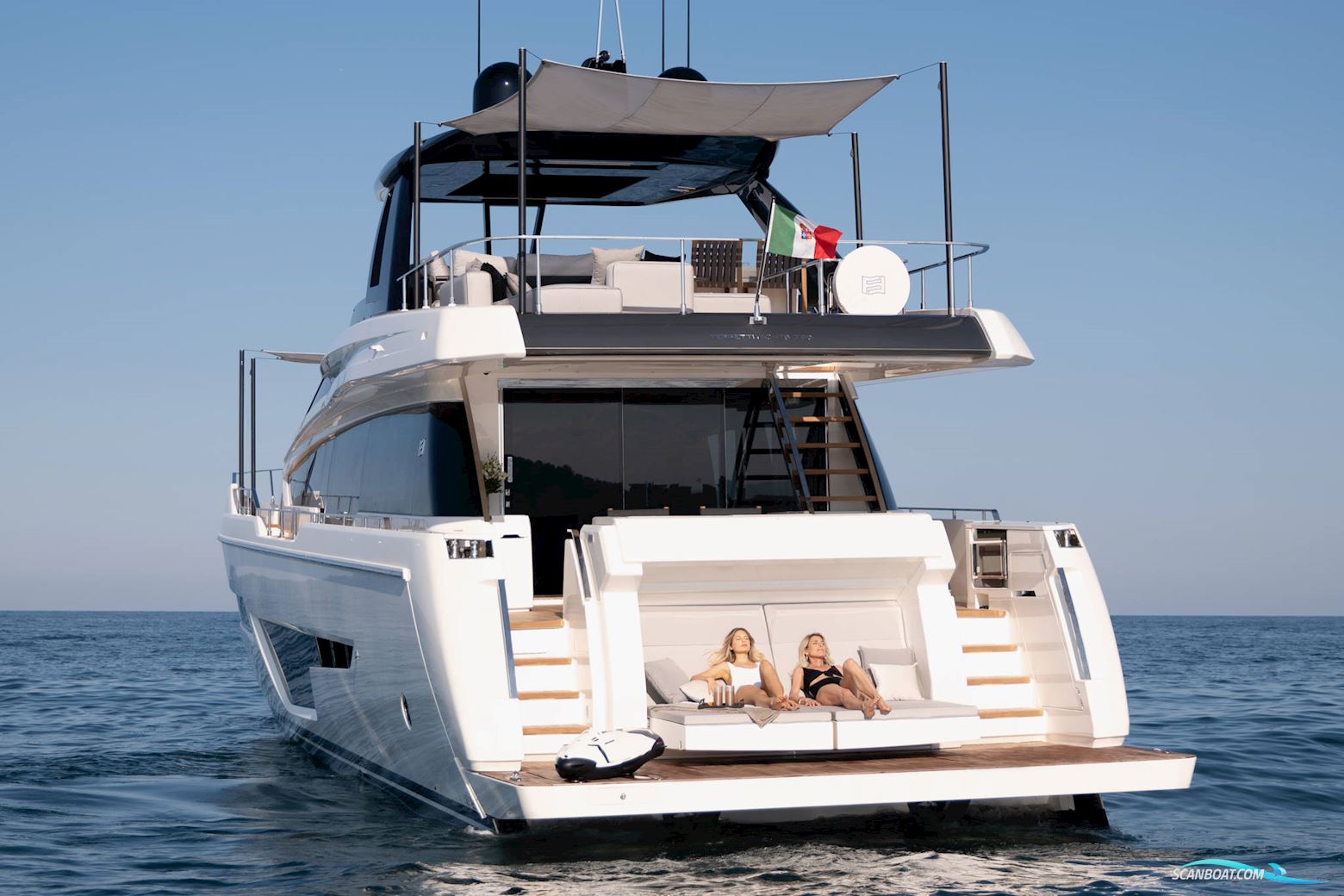 Ferretti Yachts 780