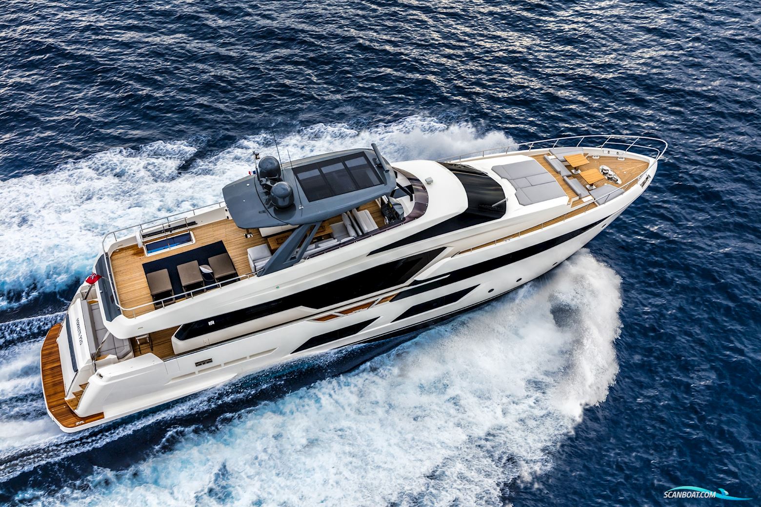 Ferretti Yachts 920