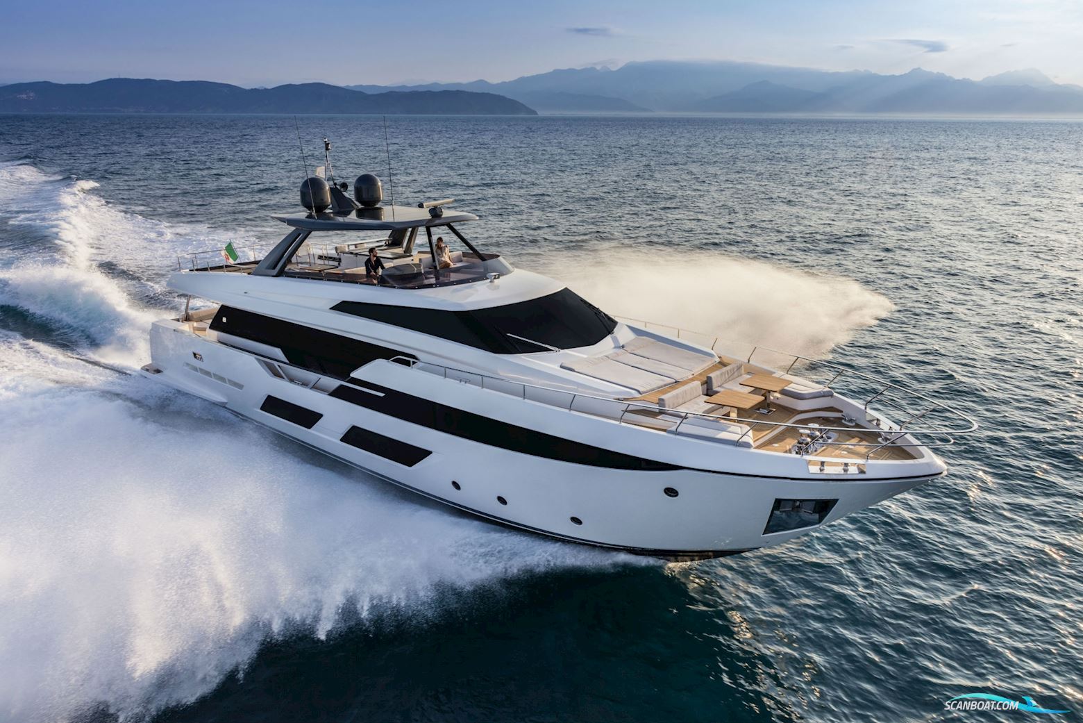 Ferretti Yachts 920