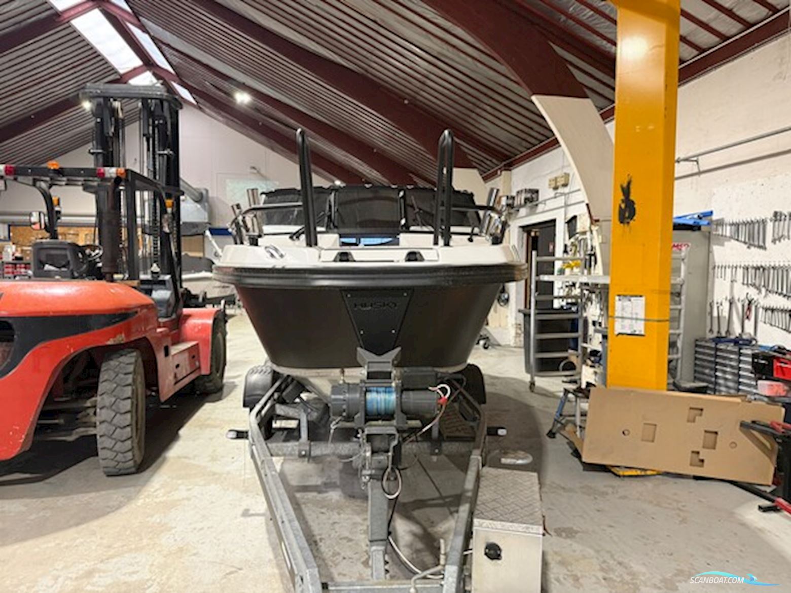 Finnmaster Husky R7 – Kvalitetsaluminium og 200 HK power