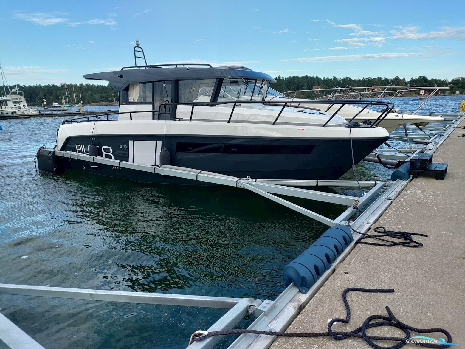 Finnmaster Pilot 8 Motorboten 2022, met Yamaha F 200x2 motor, Sweden