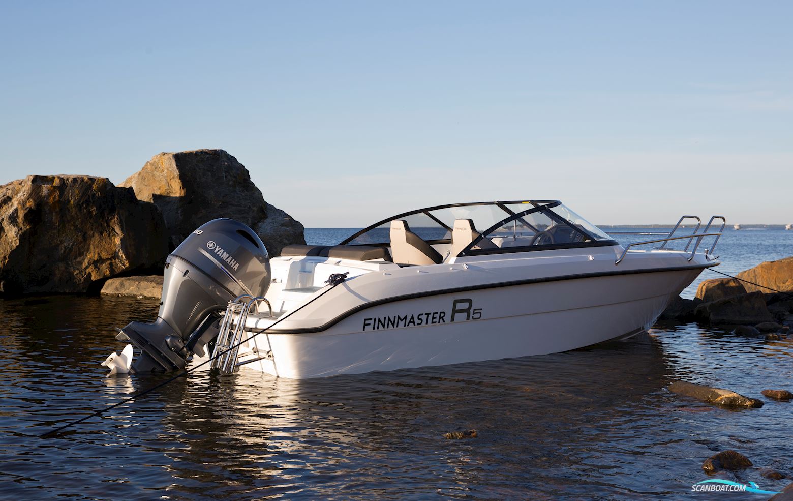 Finnmaster R5 Motorboten 2022, met Yamaha F100LB motor, Denemarken