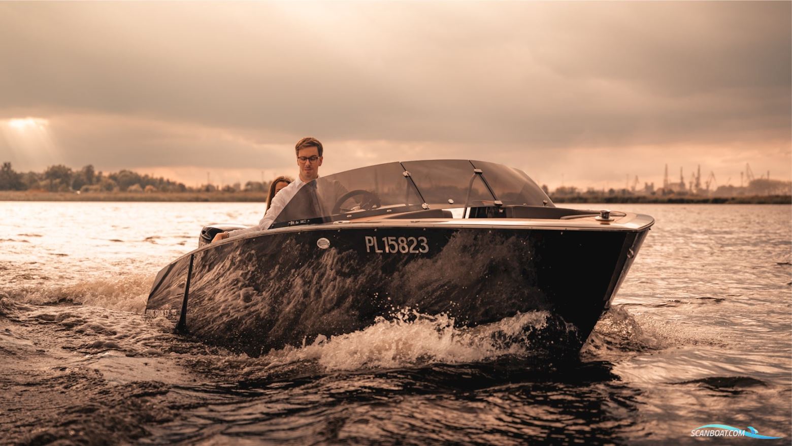 Flying Shark 5.7 Bowrider Motorboten 2025, Duitsland